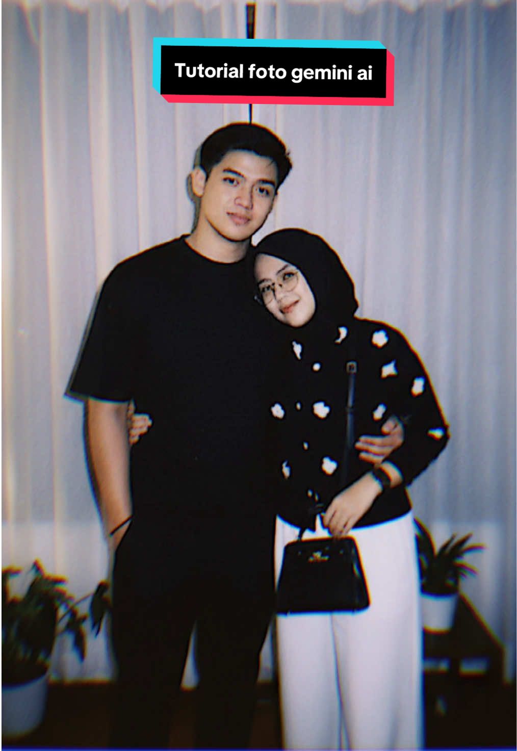 Turorial edit foto polaroid gemini ai 1. buka laman google 2. Cari gemini ai 3. Tekan tanda + di pijok kiri terus pilih 2 foto (kamu dan pasangan) 4. Salin teks di bawah ini terus tempel :        buatkan gambar yang dihasilkan kamera polaroid.Foto tersebut harus terlihat seperti foto biasa,tanpa subjek atau properti yang jelas,foto tersebut harus memiliki sedikit efek blur dan sember cahaya yang konsisten,seperti lampu kilat dari ruang gelap,yang tersenar di seluruh foto,jangan ubah wajah,ganti latar belakang di belakang kedua orang tersebut dengan tirai putih,dengan cowo teresbut menyentuk kepala saya  5. Klik tanda panah di samping kanan bawah 6. Tunggu proses selesai #fyppppppppppppppppppppppp  #geminiai  #ai #polaroidviral #geminipolaroid 