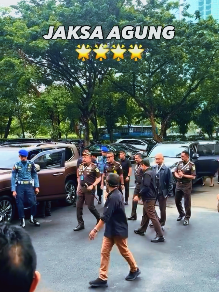 Pengawalan super ketat oleh Jaksa Agung ST. Baharuddin yang sudah ungkap k0rupsi triliunan, beliau harus dipastikan aman dari para m4fia2.. dan next case akan ungkap kasus mega k0ruptor riza chalid yg ingin menggulingkan prabowo 😯🔥👍 #viral #trending #fyp #xyzbca #sebuahperistiwa 
