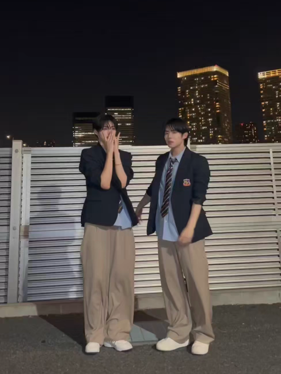 같은 교복 입었으면 우리 친구 맞지 규래야..? #FANTASYBOYS #판타지보이즈 #KANGMINSEO #강민서 #KIMGYURAE #김규래