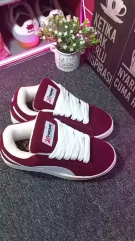 Sepatu sneakers xpreme excellent black white og - Sepatu gemuk pria wanita terbaru. #sepatusneakers #sepatukeren #sepatumurah #sneakers #sepatuterbaru 