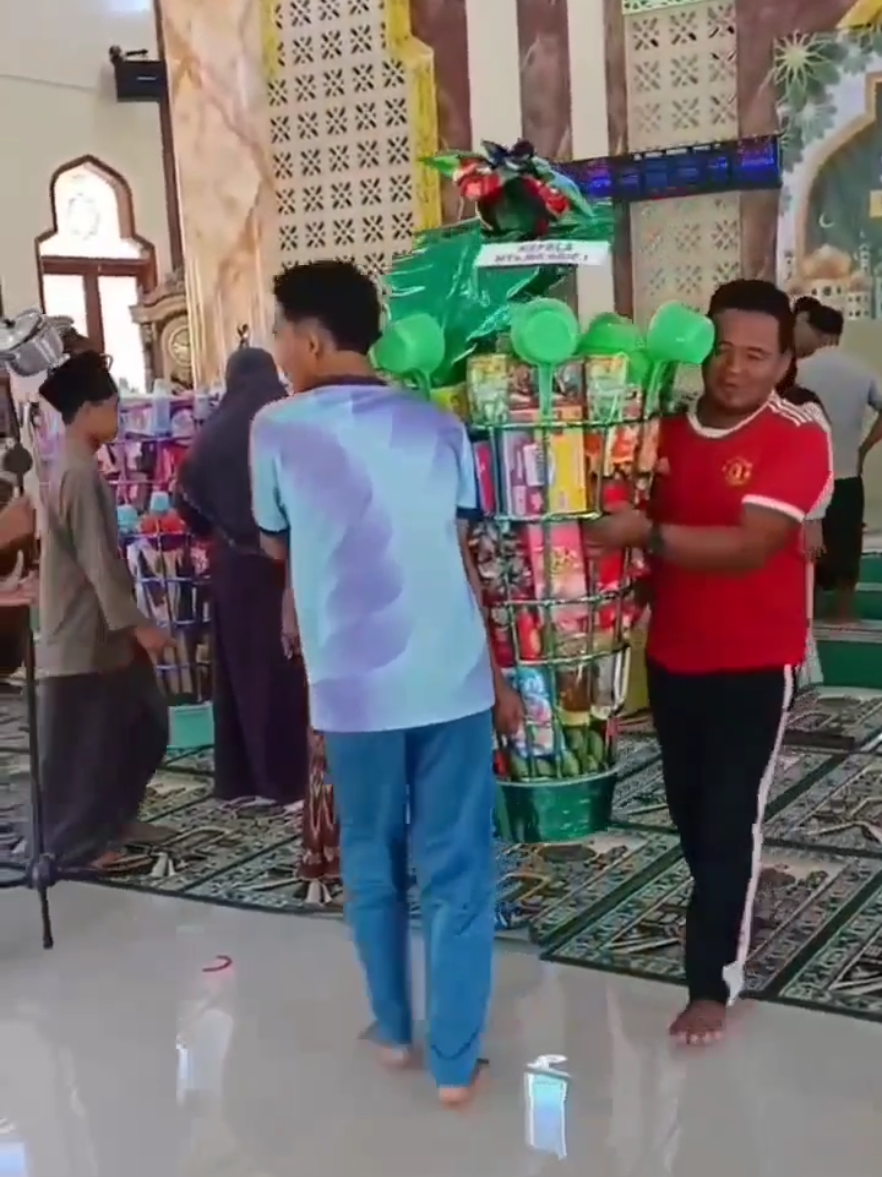 Lomba Video Media Bawean Nama : Alfan Alamat : Telukjati, Desa Telukjatidawang, Tambak Pulau Bawean 