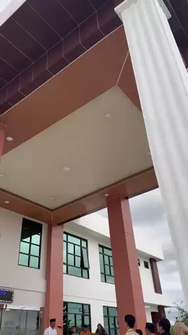 Humas Pada Jum’at 12 September 2025 Ketua Pengadilan Negeri Serang Bapak Dr. Hasanuddin. S.H., M.H. Bertindak selaku pembina apel pagi. Dalam kesempatan tersebut beliau memberikan arahan dan pembinaan Mohon selalu mengingat dan memperhatikan instruksi Ketua Mahkamah Agung, menghindarkan perbuatan tercela, melaksanalan kode etik dan untuk tidak melakukan pelayanan yg bersifat transaksional. #humasmahkamahagung #ditjenbadilum #ptbanten #pnserang #berakhlak