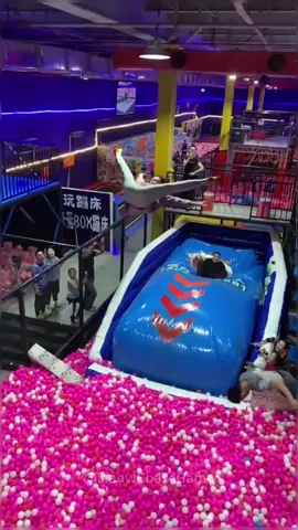 Interesting trampoline experience #funnyvideo #foryou #trampoline #funny #happy 