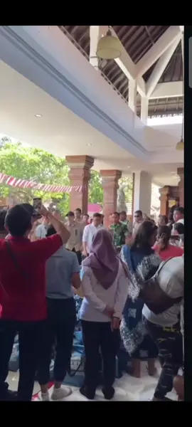 duduk dengan masyarakat  #gibranrakabumingraka #wapres #wakilpresiden #gibran 