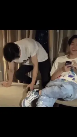 ga tau lagi ini keitungnya nyungsep, jengkang, atau kesandung smuanya ada:) #jeno #nctdream 