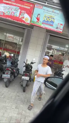 kaka @Chalil  tuan guru kami tercinta yahabibana. @dolasegaf  telolet  bus 