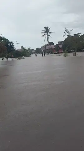 biar silahturahmi gk putus kirim dulu 100 buat bantuan🤣 #banjir #2025 #fyppppppppppppppppppppppp #CapCut #sungaimahakam 