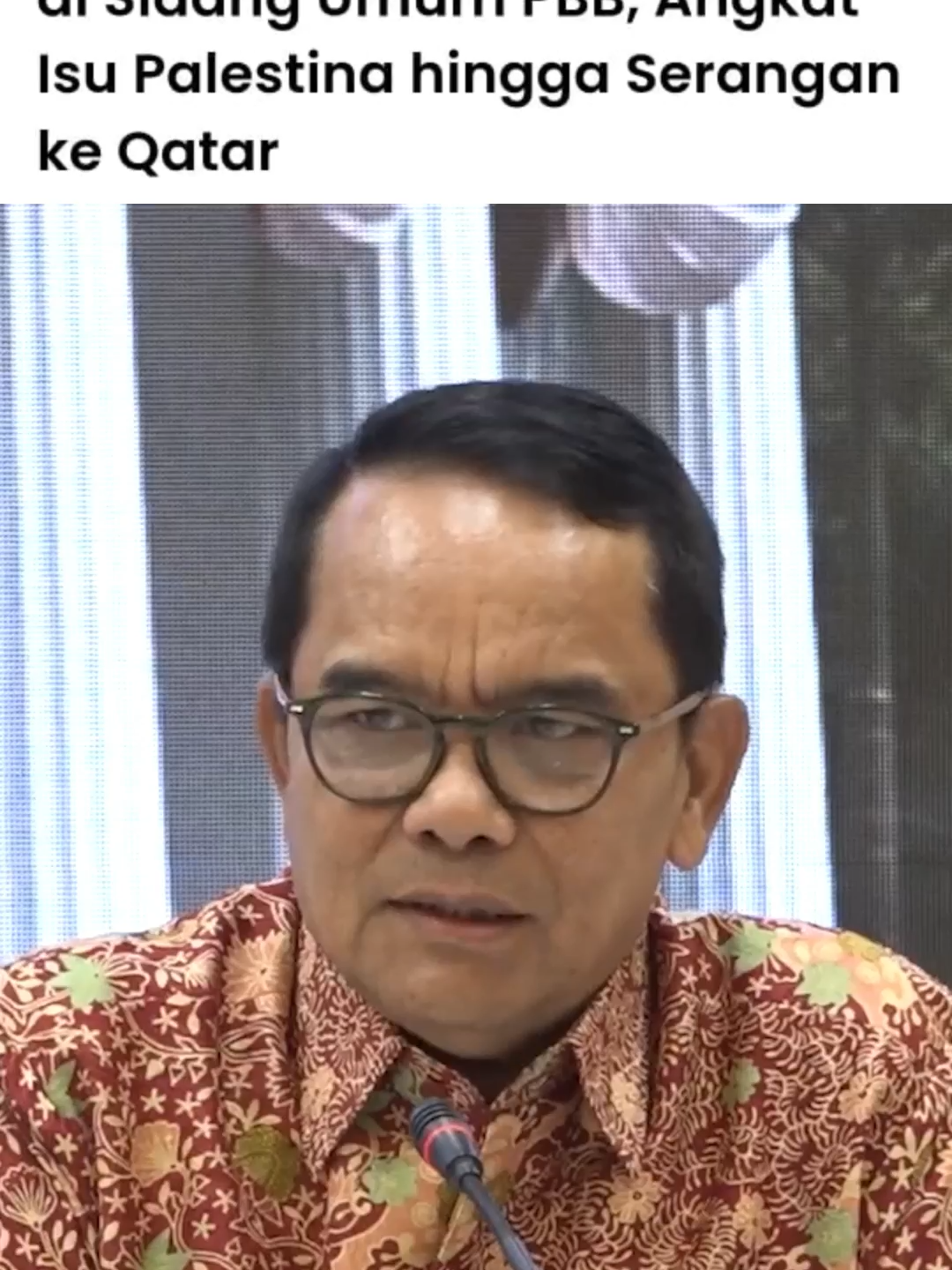 SIGNAL24.ID - Presiden Republik Indonesia, Prabowo Subianto, dijadwalkan tampil dalam Sidang Majelis Umum PBB di New York pada 23 September 2024. Kehadirannya menjadi sorotan karena Indonesia diharapkan mampu menyuarakan isu-isu strategis dunia, mulai dari konflik kawasan hingga tantangan global seperti perubahan iklim. Menurut Tri Tharyat, Direktur Jenderal Kerja Sama Multilateral Kementerian Luar Negeri, Prabowo akan menjadi salah satu pembicara utama di hari pertama sidang, tepatnya di urutan ketiga. Posisi ini menunjukkan pengakuan internasional terhadap peran Indonesia di panggung global. “Yang pasti, dinamika global terkini akan menjadi sorotan, termasuk serangan ke negara berdaulat Qatar, serta isu Palestina yang selalu menjadi perhatian Indonesia,” ujar Tri dalam konferensi pers di Jakarta, Kamis (11/9/2024). #fyp#viral #prabowo #pbb
