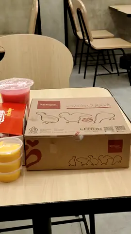 Vidio mentahan makan ayam 1 ekor #fypシ゚viral🖤tiktok #fypシ゚viral #salingsuportyuuuk🙏🤗🥰 #statuswa #storywa 