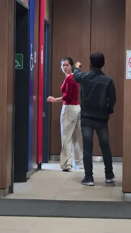 The swap saved the girl from the bad guys. #condanguyen #kindness #goodman #action #respect
