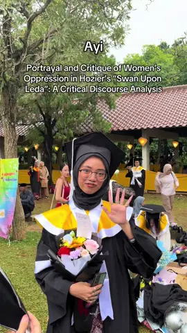 Congraduations! 🎓 Let’s take a peek at part 5 of Sasing UI graduates’ thesis. 🤔  May their journey ahead be illuminated with success and joy!✨🥳 #sasingui #fyp #graduation #wisuda  #skripsi 