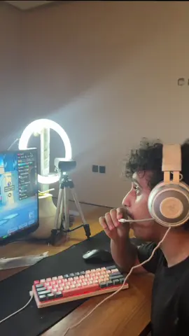 كمل كمل اخليك مشهور😂#fortnite #fypシ゚ #explore #GamingOnTikTok #whattoplauy 