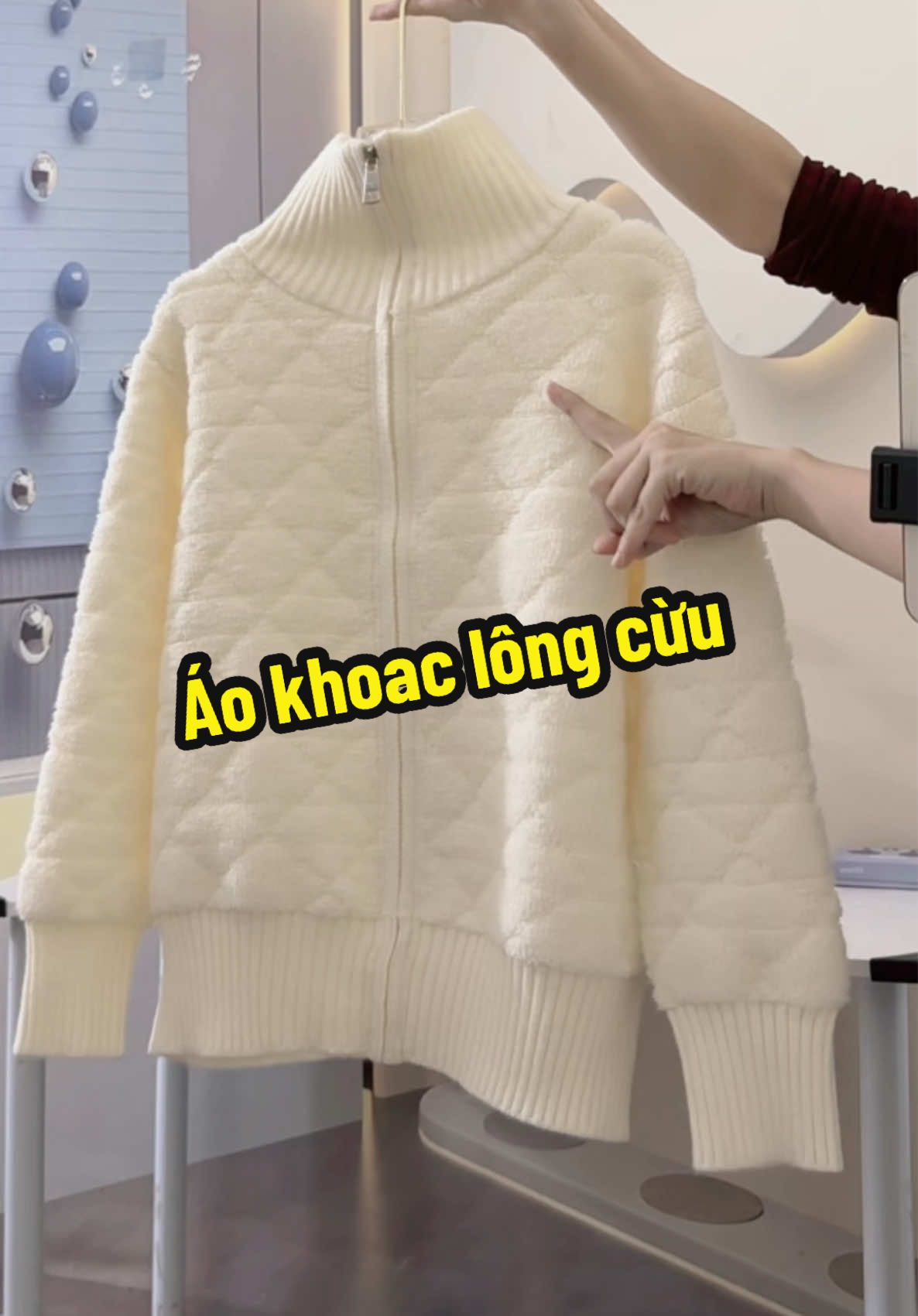 Chất đẹp mà form đỉnh thật các bà ui #moingaymotoutfit #xuhuong #rials #aolen #aokhoaclen 