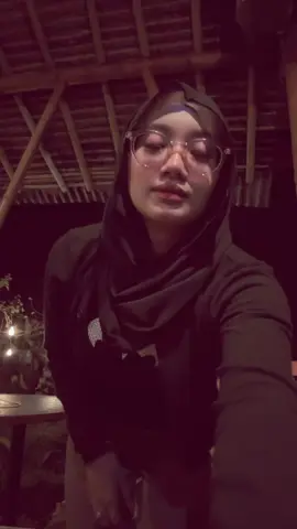 ehhh apa itu guys ?  #promoseruweekend #cewepulen #fyp #hijabtobrut #tobrut 