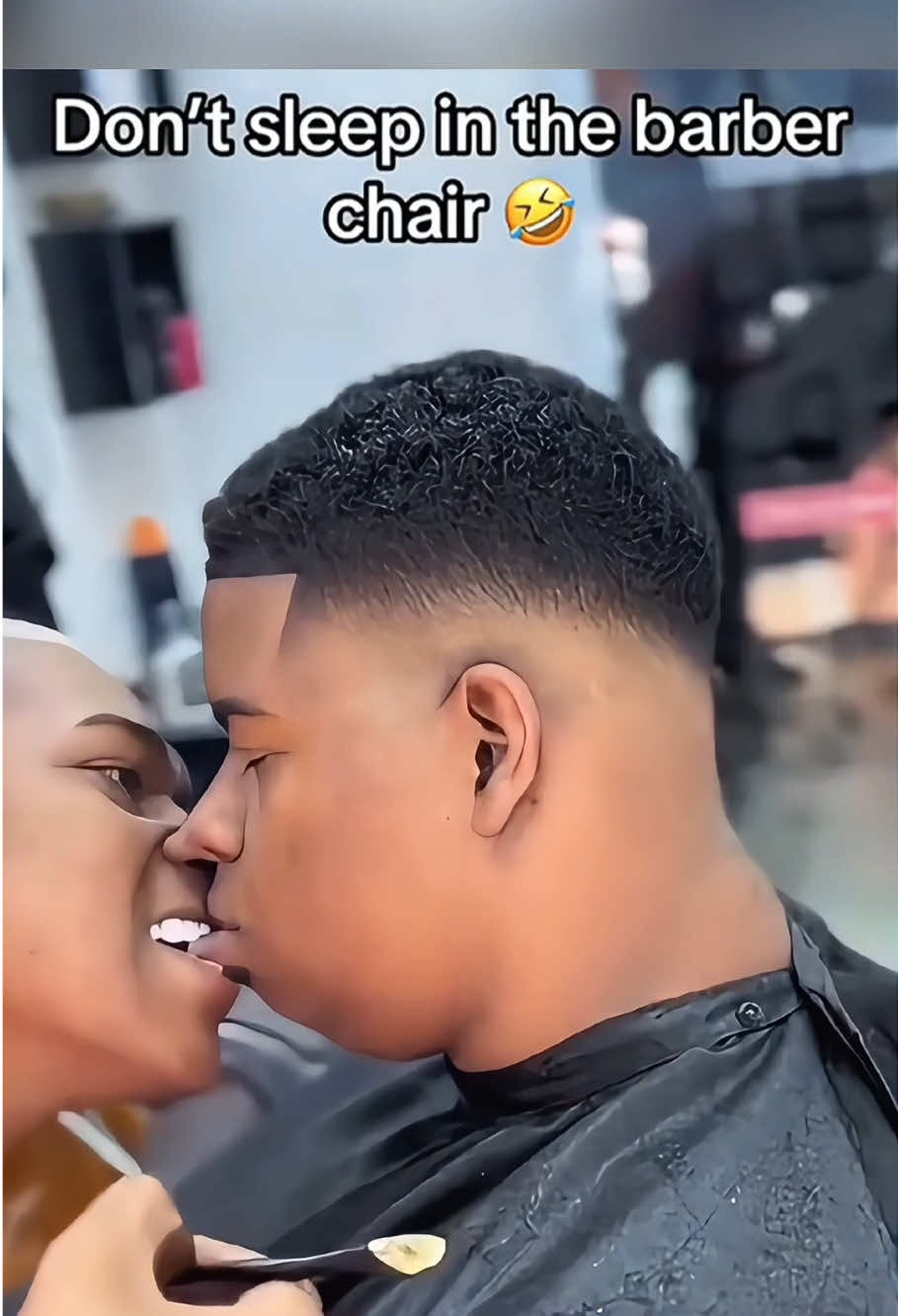 Funny barber#funnyvideos #prankvideo #funnyprank #barber #prankbarber 