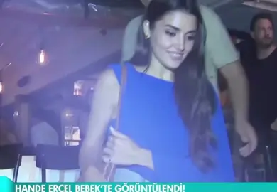 @HANDE ERÇEL ✔  🦋 Nuestra chica fue vista por los paparazzi, Hande junto a Begum, noche de chicas 🫂 #handeerçel #handeercel #handemiyy #miyy #hande_erçel 