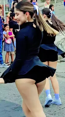 desfiles escolas 🏫 #tiktok #mulher #mulheresempoderadas #bonitas #dancatiktok 