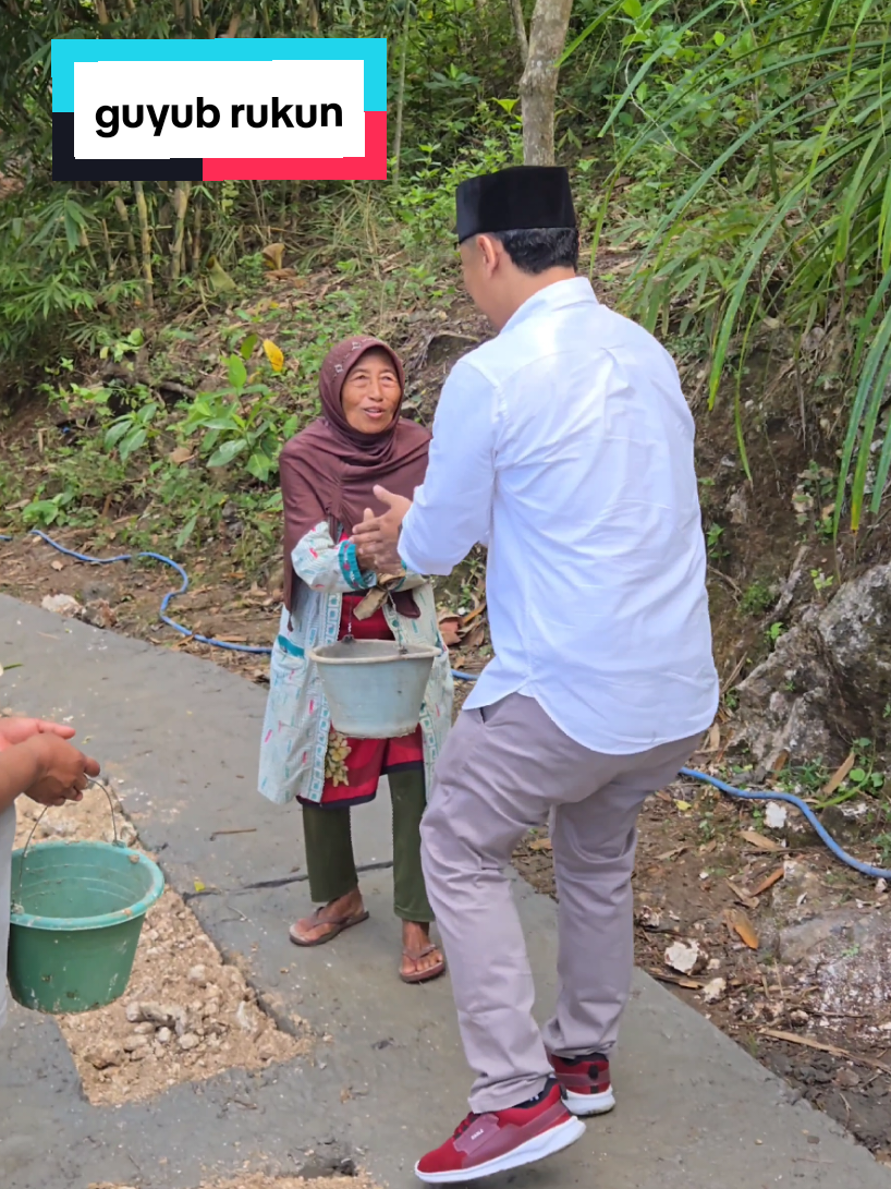 Guyub-rukun dan saling bergotong-royong sudah menjadi kebiasaan dan tradisi warga masyarakat. Fenomena ini merupakan ciri khas masyarakat kita yang mencerminkan semangat persatuan, kepedulian, dan tanggung jawab sosial dalam menyelesaikan berbagai kegiatan, mulai dari kehidupan sehari-hari hingga Pembangunan Infrastruktur dan kegiatan sosial. #guyubrukun  #gotongroyong  #tradisi  #masyarakat  #gunungkidul 