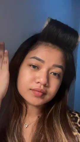Udah ga pakai filter dibilang masih pakek filter😭😂ini malah ga pakek filter lebih putih tangan drpd muka😭😭