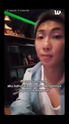 Dengerin namjoon cerita banyak 😻
