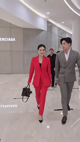 Aura CEO nya kuat banget 🔥🔥🔥 Mahal bgt @Giorgio Antonio C @Sarwendahofficial  #SARGIO #papio #mamio 