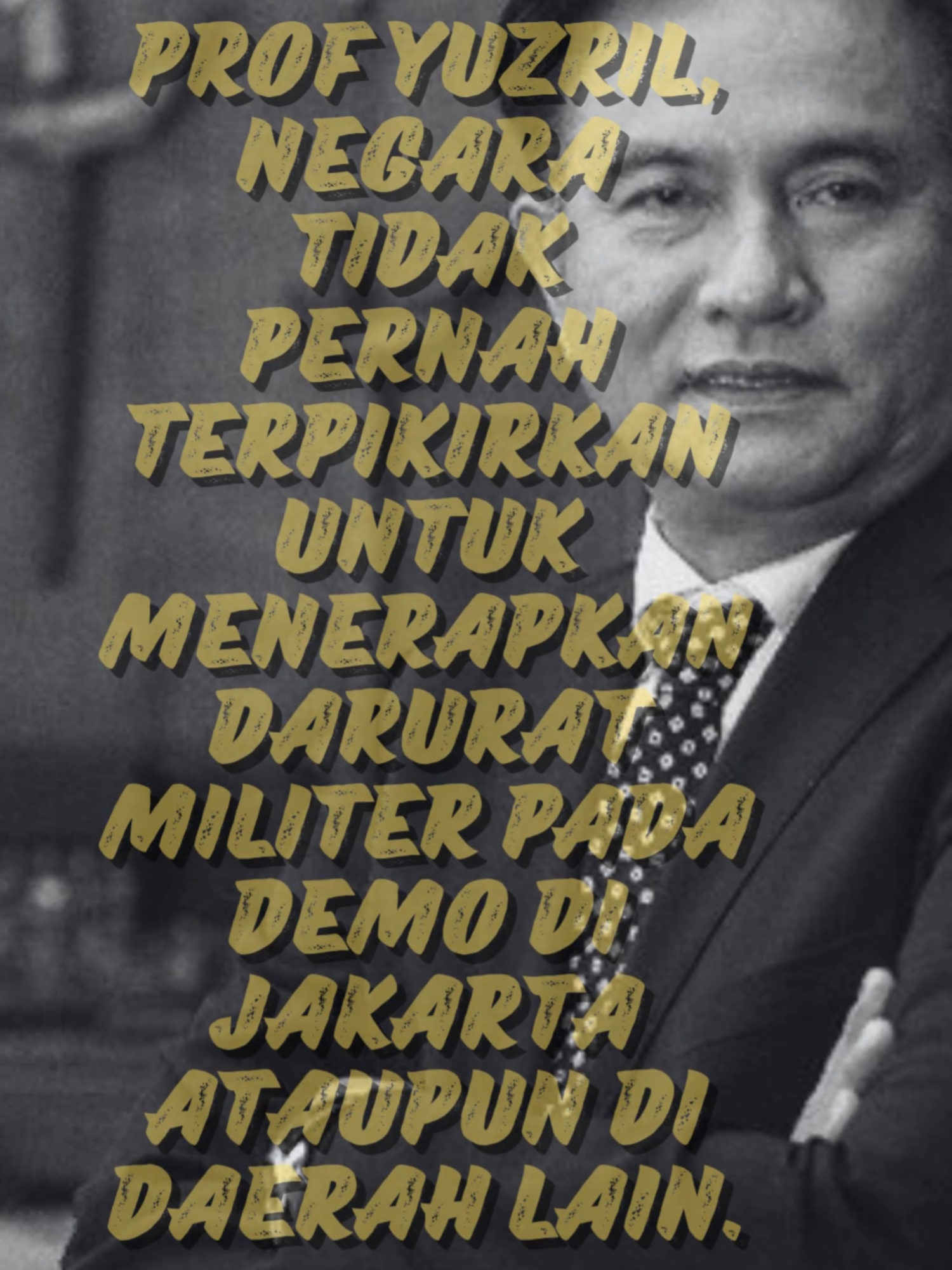 Prof Yuzril, Negara tidak pernah terpikirkan untuk menerapkan darurat militer #daruratmiliter #yusrilihzamahendra  Jangan lupa nonton versi lengkapnya di channel YT Total Politik : https://youtu.be/9v5Gt1aE2Q4  Credits to : Kompas TV : https://youtu.be/QIZazn_jsKs