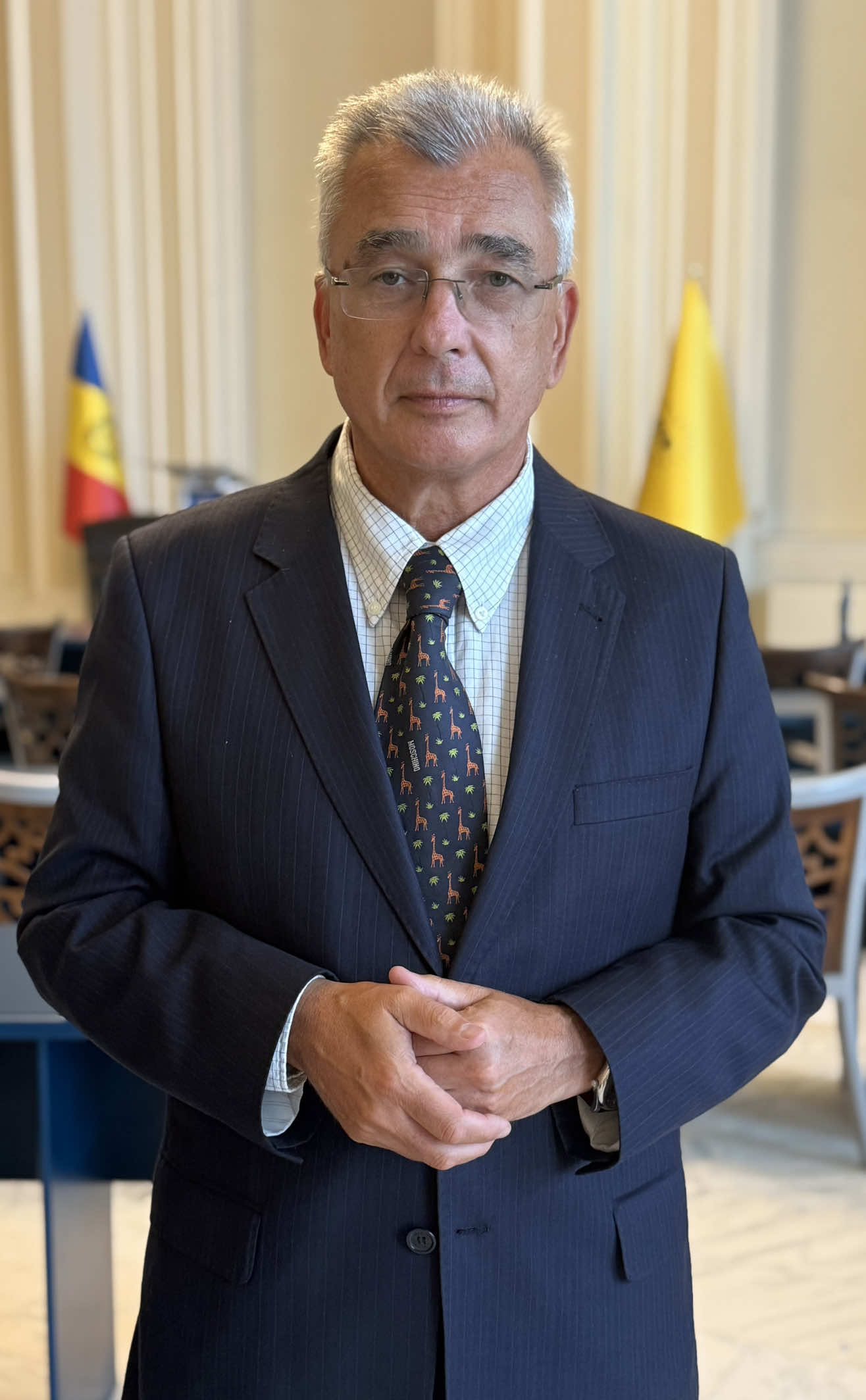 România este pe locul 1 la inflație în Uniunea Europeană, pentru a 22-a lună la rând. Prețurile au crescut cu 10%, încasările statului cu 10,3%, dar guvernul cheltuie cu peste 12%. Diferența o plătesc românii, prin scumpiri, taxe și facturi uriașe.