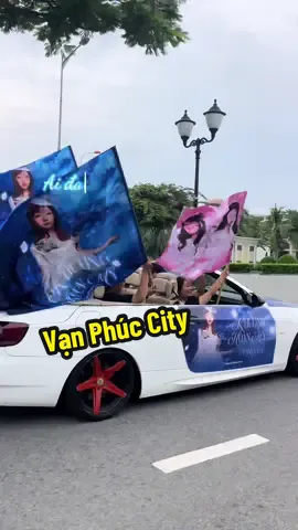 Không khí trước giờ G “Em Xinh Say Hi” tại Vạn Phúc City. 🤟 Ai đang ở đây điểm danh nào! #emxinhsayhi #concertanhtraisayhi  #anhtraisayhi #vanphuccity #dautubatdongsan 