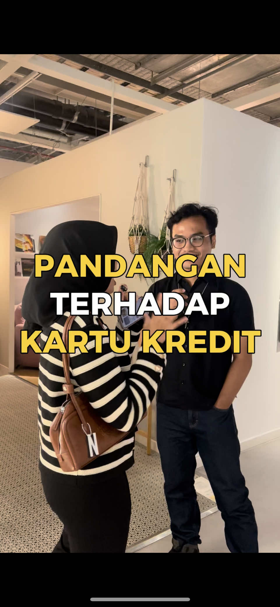 nah, kalo pandangan kalian terhadap kartu kredit apa nih? komen dibawah ya! gaada jawaban yg salah atau bener!😉👀 #kartukredit #tipskartukredit #applykartukredit #paylater #pinjol 