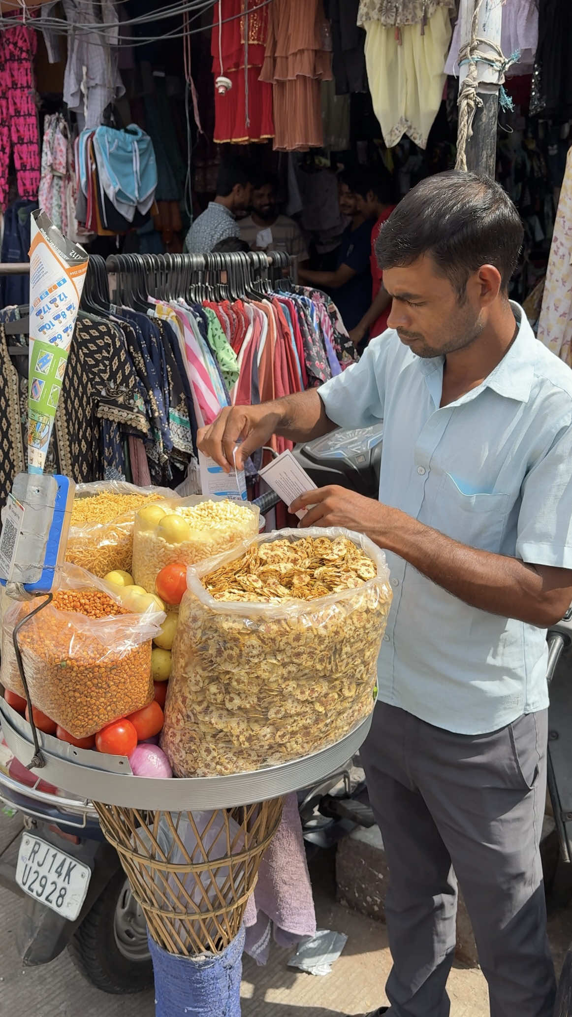 Jaipur Man Sells Traditional Indian Snack 🔍 Business name  Indian Snacks 📍Address Jaipur, India  💵 Price 40 Rupee/$ 0.45 USD