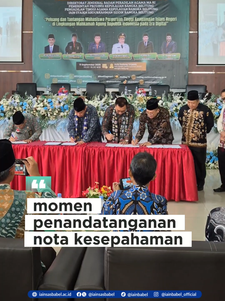 Institut Agama Islam Negeri (IAIN) Syaikh Abdurrahman Siddik (SAS) Bangka Belitung menandatangani Nota Kesepahaman (MoU) dengan Direktorat Jenderal Badan Peradilan Agama (Badilag) Mahkamah Agung Republik Indonesia (MA RI) dan Pemerintah Provinsi Babel . Kegiatan ini berlangsung di Aula Gedung Terpadu IAIN SAS Babel, Kamis (11/9/25). Acara ini juga diisi dengan kuliah umum Badilag Goes to Campus dengan Tema “Peluang dan Tantangan Mahasiswa Perguruan Tinggi Keagamaan Islam Negeri di Lingkungan Mahkamah Agung Republik Indonesia”. #gubernurbabel #hidayat #ditjenbadilag #mahkamahagung #iainsasbabel 