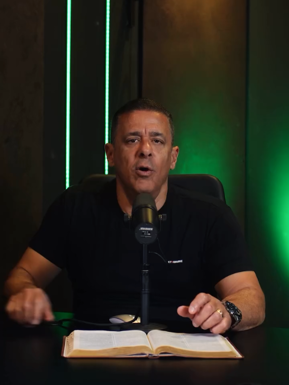 A gratidão transforma o coração e atrai a presença de Deus. Assim como o leproso que voltou para agradecer a Jesus (Lucas 17:11-19), que possamos sempre lembrar de voltar e reconhecer tudo o que Ele tem feito por nós. 🙌 #Gratidão  #Deus #fypシ #tiktok #viral 