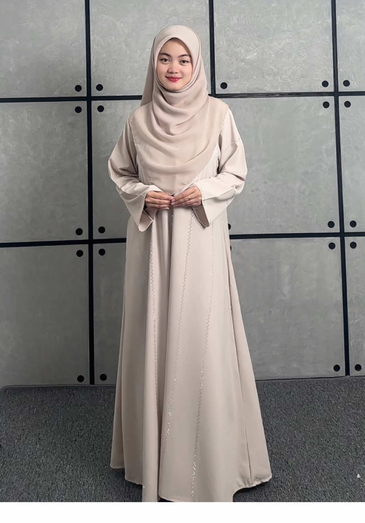 Warna Cream nya nihh🥰 Cantikk bgt ga sih warnanya basic netral gtu, wajib punya sihhh🥰🔥🔥 #promoseruweekend #fyp #promomakangajian #abaya #dfm 