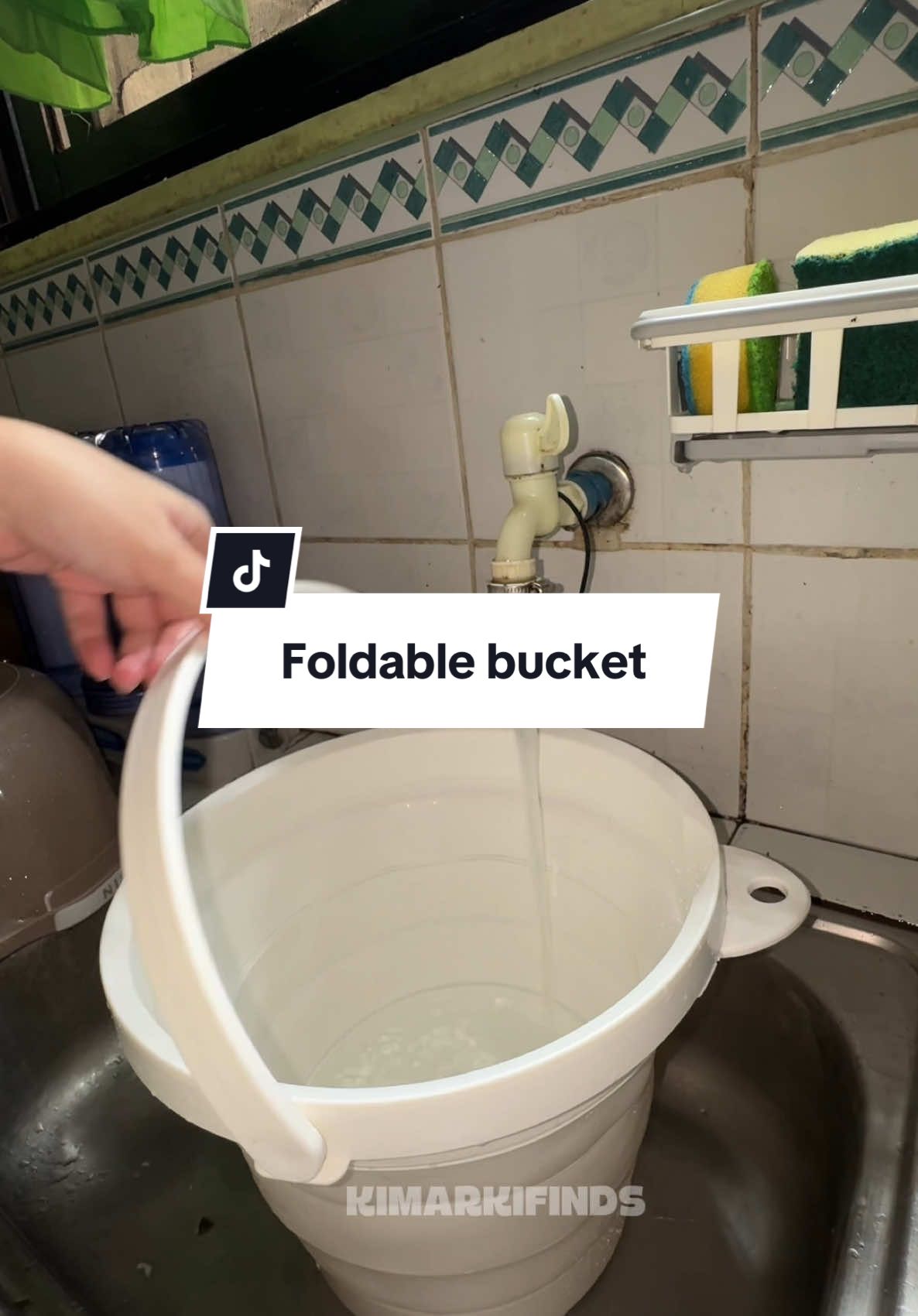 Pwede molang matupi or ma fold yung timba space saving at travel friendly! Collapsible foldable bucket at pwede rin planggana or basin #minibucket #foldablebucket #foldabletimba #portablebucket #timba #basin 