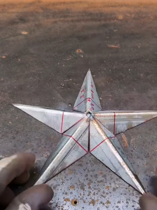 A simple and brilliant idea for you to make star ornaments that not many people know about.  #welding #metalwork #DIY  #cuttingskills #tipsandtricks 