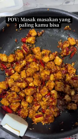 Masakan andalan aku nihhhh😗   Bawang merah 7 siung Bawang putih 4 siung Cabe rawit 12 (optional yaa, tergantung tingkat pedas kalian) Garam Masako Gula pasir Gula merah MSG #masakansimple #tempe #fyp 