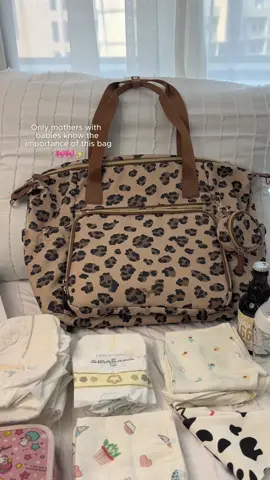 Because moms deserve more than just a bag .#fallfashion #fall #diaperbag #parents #20030 