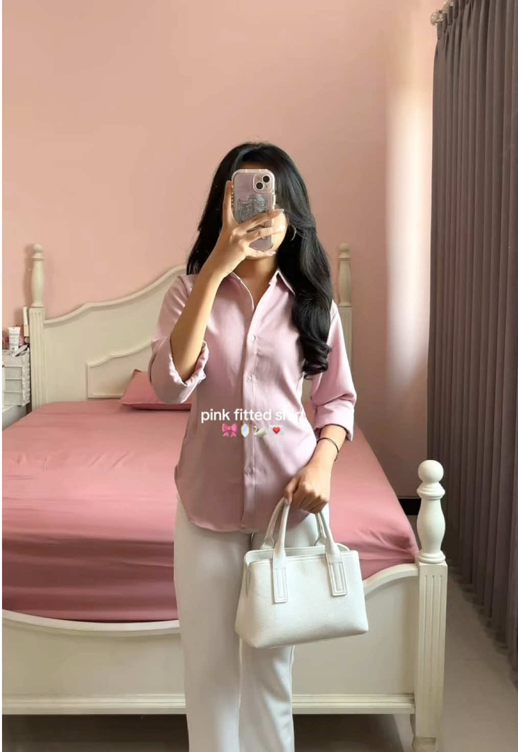 fitted shirt tercantiikk🎀🤍 sering bgt pake kemeja ini karna lucuu #kemeja #kemejafitbody #fittedshirt #kemejawanita 