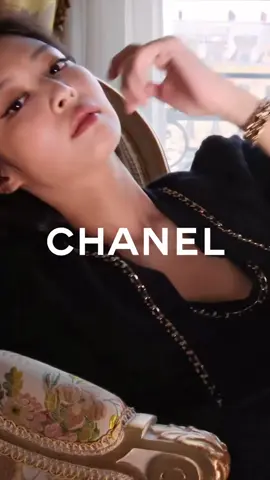 The PREMIÈRE ÉDITION ORIGINALE watch. A film directed by Inez and Vinoodh, featuring @jennierubyjane at the Ritz Paris on Place Vendôme.  #JENNIE #BLACKPINK #fyp #oddatelier #kpop 
