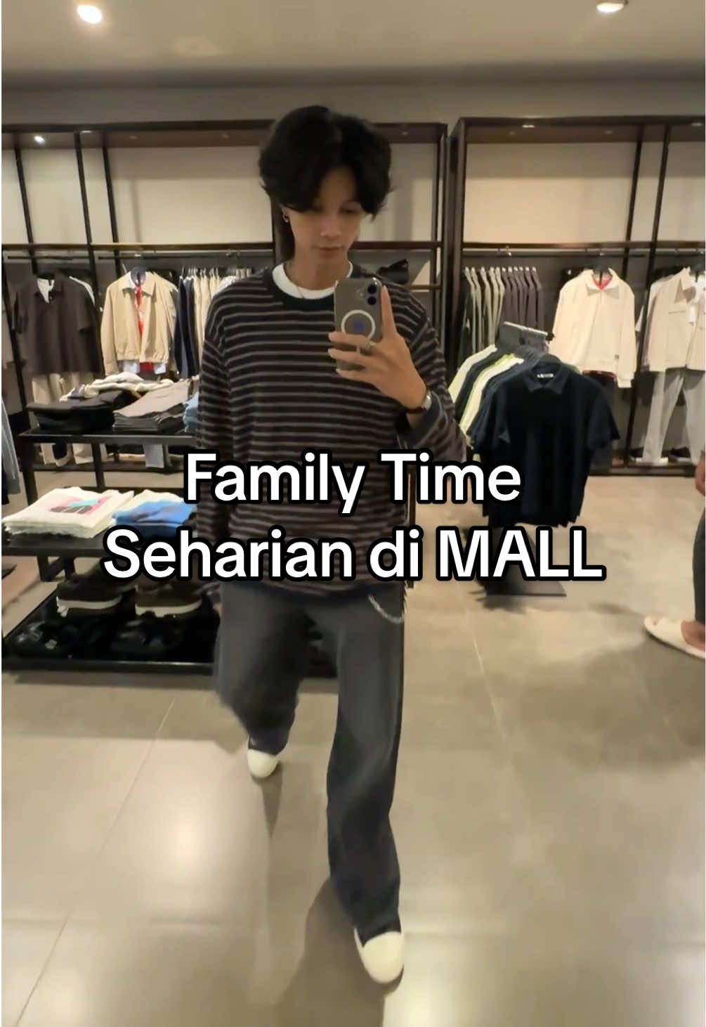 Late post haha, minggu kemarin seharian bareng keluarga, nyokap gue pengen banget ke mall CP katanya, dan sekalian juga kebetulan ada uwa gue jadi yasudah puas puasin deh mereka🤣 #familytime #qualitytime #shopping #videolebihpanjang 