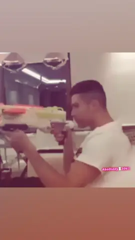 الله يهديك يالدون لا تمزح معه كذا 😅#charliekirk #cristianoronaldo #toygun #كرستيانو_رونالدو🇵🇹 #تشارلي_كيرك 