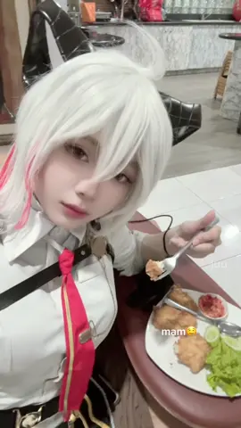 as always gemprek #zanicosplay #eating #food #zaniwutherinwaves #wutheringwaves 