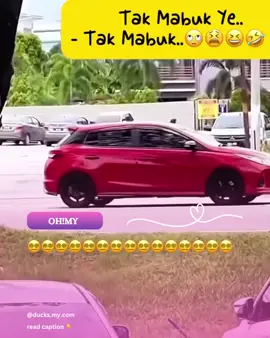 “Tak mabuk yaa… jalan pun terhuyung-hayang… Macam P. Ramlee cakap, gaya je lebih, isi takde 🤣” corner baring sampai terbaring di situ. #malaysia #foryou #fyp #funny 