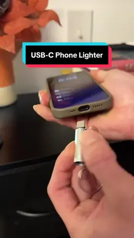 Plug it in🔥 this USB-C lighter works straight from your phone #usbclighter #lighterhack #techgadgets #tiktokshopfinds #musthave 
