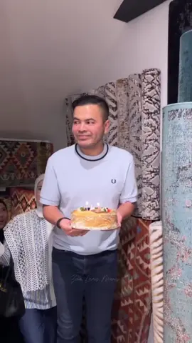 Pak Haldy bawakan kue ultah buat Baba Karpet  #haldysabri #irishbella #fyp 