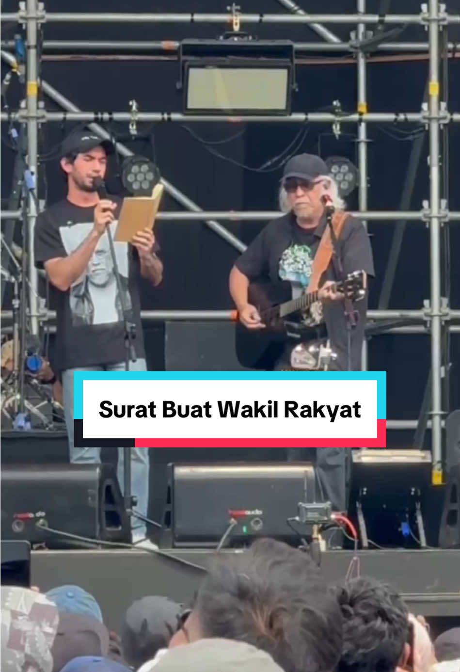 “Di hati dan lidahmu kami berharap, suara kami tolong dengar lalu sampaikan…”