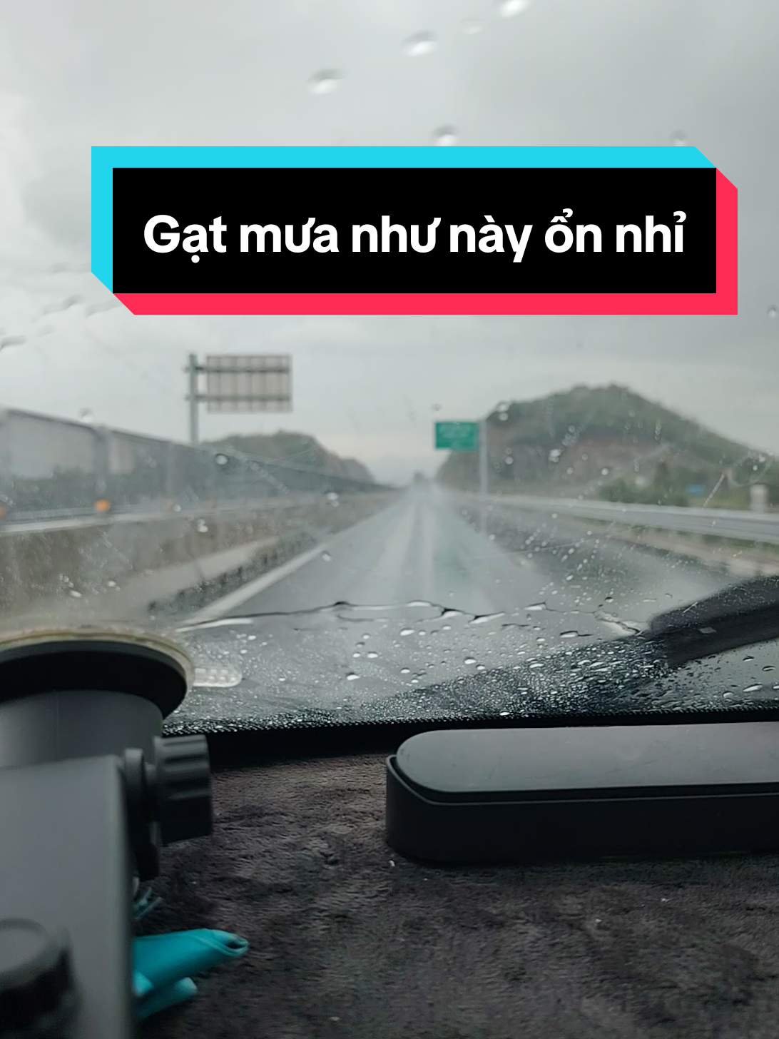 Nay cao tốc mưa to dã man. May gạt mưa tốt. #gatmuaoto #vf5 #taixe #phuot #xuhuong 