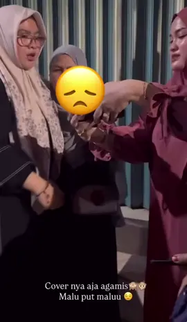 Gue sensor muka mamah nya kasian .. @Universitas Mulawarman mahasiswa nya viral… #pelakorviral #unmul #unmulsamarinda #balikpapan #pelakor 