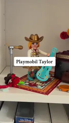 Tay-Tay Slay-Slay 💅🏻  jaja das Set ist als Country- Sängerin und nicht als offizielle Taylor umschrieben aber für mich ist es Tay-Tay  . . .*Werbung selbst bezahlt  . . #taylorswift #germanswiftie #swiftie #unboxingvideo #playmobil 