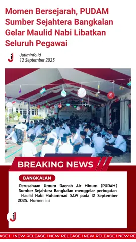 Momen Bersejarah, PUDAM Sumber Sejahtera Bangkalan Gelar Maulid Nabi Libatkan Seluruh Pegawai Bangkalan – Perusahaan Umum Daerah Air Minum (PUDAM) Sumber Sejahtera Bangkalan menggelar peringatan Maulid Nabi Muhammad SAW pada 12 September 2025. Momen ini sebagai bentuk syiar keagamaan sekaligus mempererat tali silaturahmi antar pegawai yang diikuti seluruh pegawai dari berbagai unit pelayanan yang tersebar di setiap kecamatan. Direktur Utama PUDAM Sumber Sejahtera Bangkalan, H.Sjobirin Hasan S.E.,MBA., menyampaikan, peringatan Maulid Nabi bukan sekadar seremonial, melainkan momentum untuk meneladani akhlak Rasulullah dalam memberikan pelayanan terbaik kepada masyarakat. “Kami berharap dengan peringatan Maulid Nabi ini, seluruh pegawai dapat memperkuat kebersamaan, meningkatkan semangat kerja, dan menumbuhkan nilai keikhlasan dalam melayani kebutuhan air bersih masyarakat Bangkalan,” ujarnya, Jum’at (12/09/2025). Selain itu, Sjobirin Hasan juga menyampaikan harapannya agar momentum peringatan Maulid Nabi Muhammad SAW yang digelar bersama seluruh pegawai PUDAM Sumber Sejahtera Bangkalan unit di setiap kecamatan, tidak hanya menjadi ajang silaturahmi, namun juga membawa keberkahan bagi perusahaan maupun seluruh karyawan. “Dengan kegiatan ini, kami juga berharap dapat mendatangkan keberkahan. Dalam artian, apa yang kami kerjakan selama ini semoga dimudahkan oleh Allah SWT, termasuk setiap kendala dalam pekerjaan kami,” ungkapnya Acara berlangsung khidmat dengan rangkaian doa, khotmil Qur’an, hingga pembacaan sholawat bersama. Seluruh pegawai tampak antusias mengikuti kegiatan tersebut. Melalui momen ini, PUDAM Sumber Sejahtera Bangkalan berkomitmen untuk terus menjaga kekompakan internal sekaligus meningkatkan kualitas pelayanan publik di bidang penyediaan air bersih untuk masyarakat Bangkalan. #jatiminfo_id #PUDAM #maulidnabi #viral #fyppppppppppppppppppppppp 